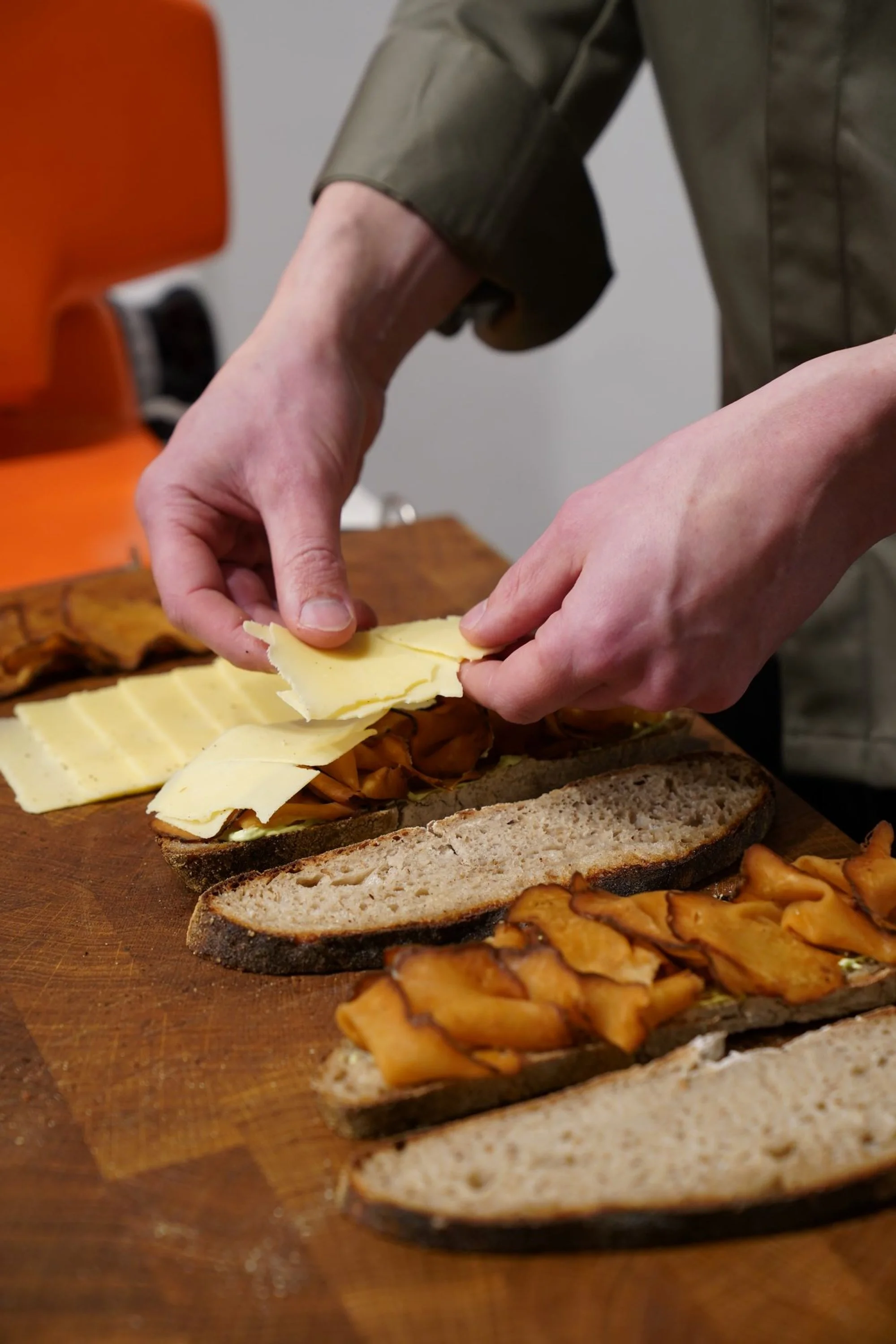 Grilled Cheese Sandwich mit Steckrüben Verrano, Cheddar und Pickles – 4