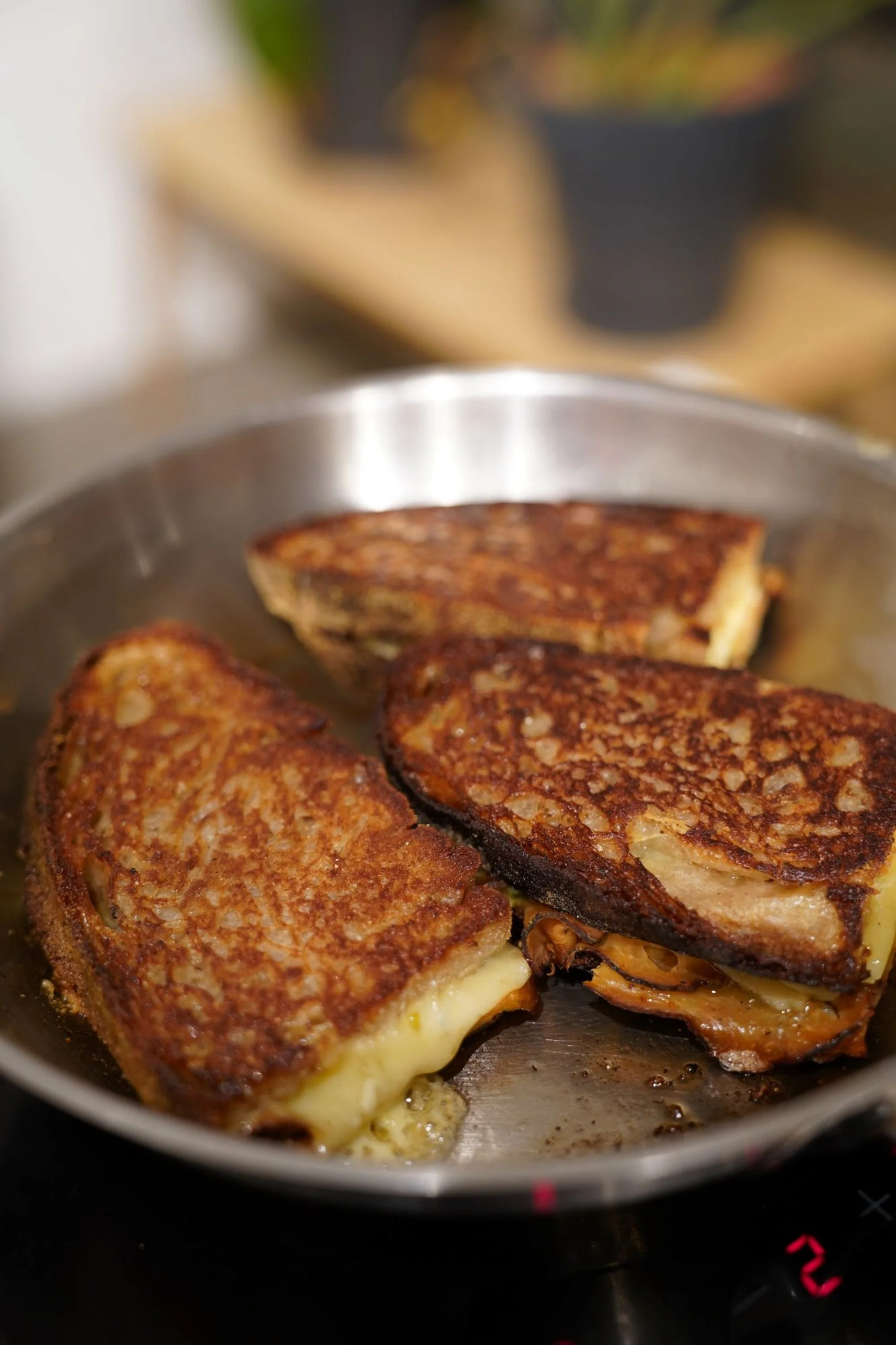 Grilled Cheese Sandwich mit Steckrüben Verrano, Cheddar und Pickles – 5