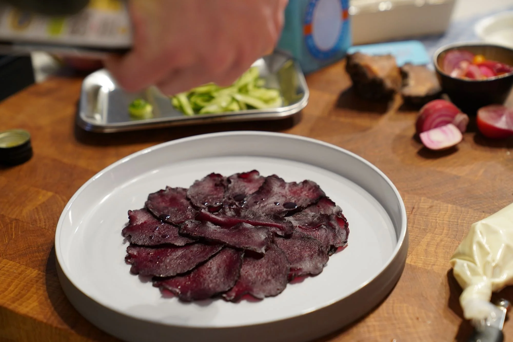 Verrano Rote Beete Carpaccio, Kürbiskernöl, Crème fraîche, Borretsch – 4