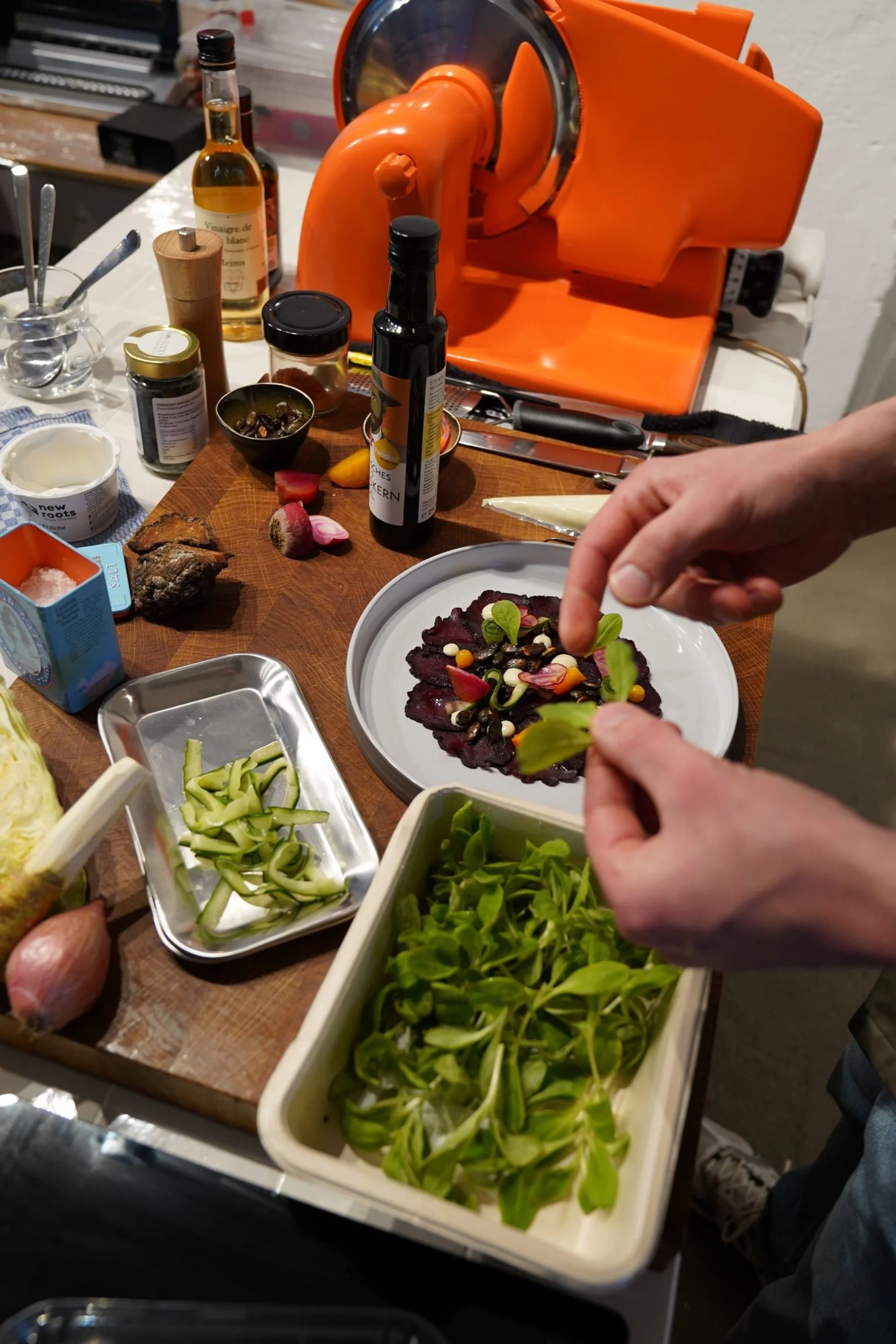 Verrano Rote Beete Carpaccio, Kürbiskernöl, Crème fraîche, Borretsch – 5