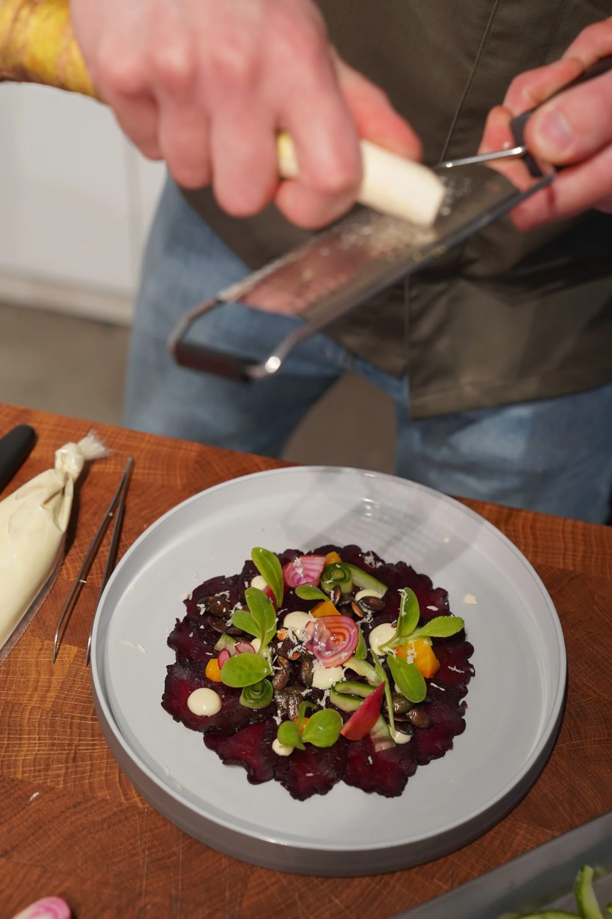 Verrano Rote Beete Carpaccio, Kürbiskernöl, Crème fraîche, Borretsch – 6