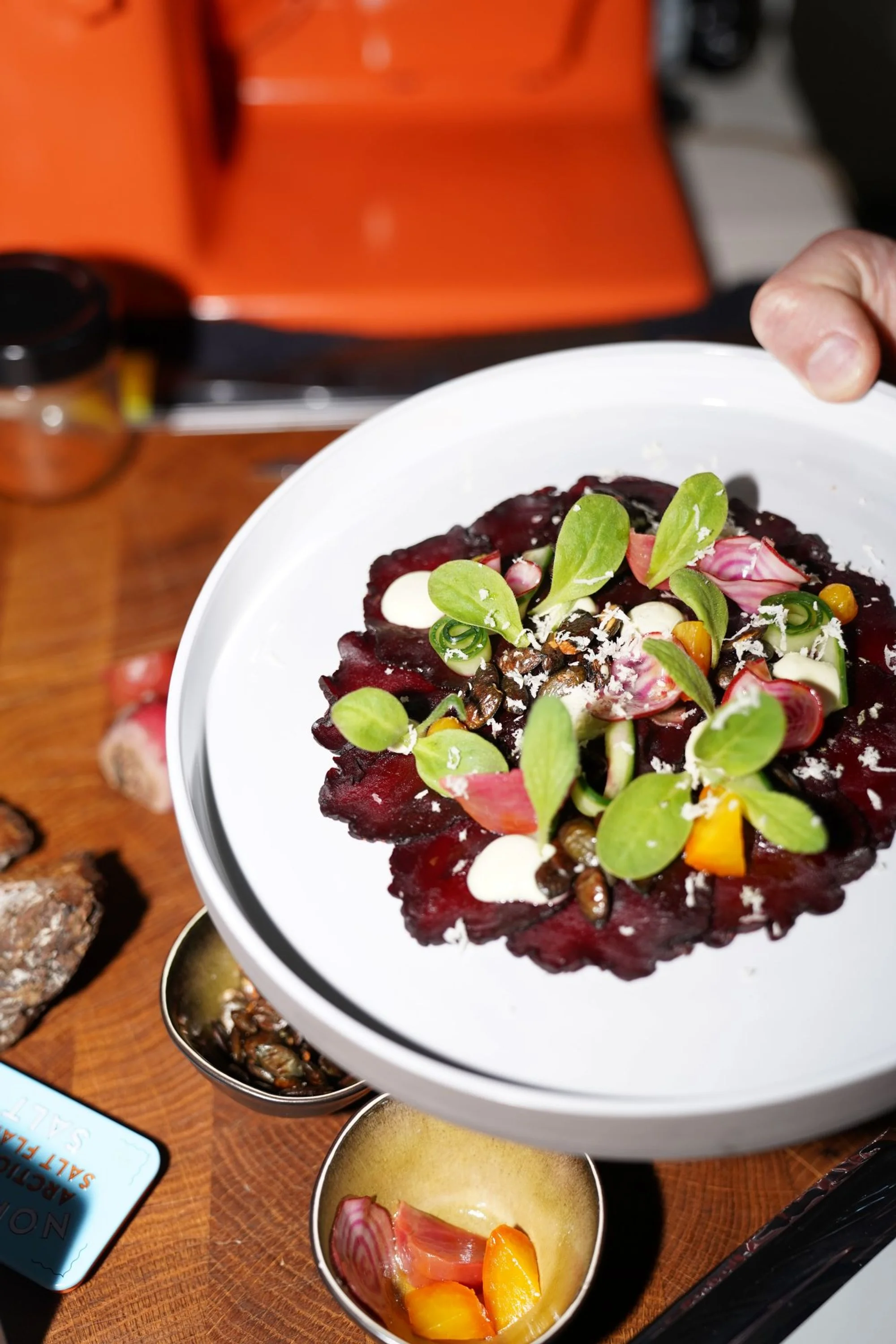 Verrano Rote Beete Carpaccio, Kürbiskernöl, Crème fraîche, Borretsch – 7